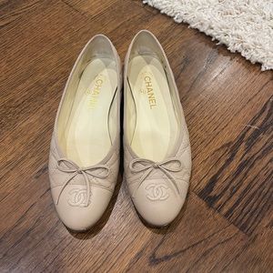 Beige Chanel Ballet flats quilted aged calf 39